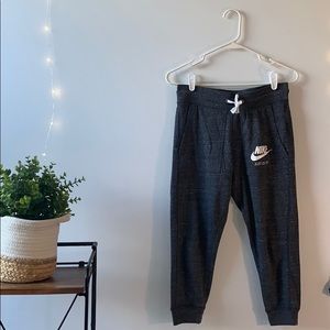 Nike capri sweatpants: size xs in women’s